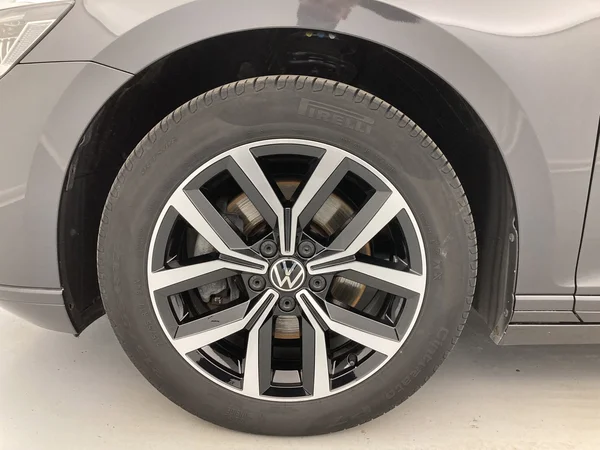 VOLKSWAGEN Passat Variant (2024) — foto 25 van 36