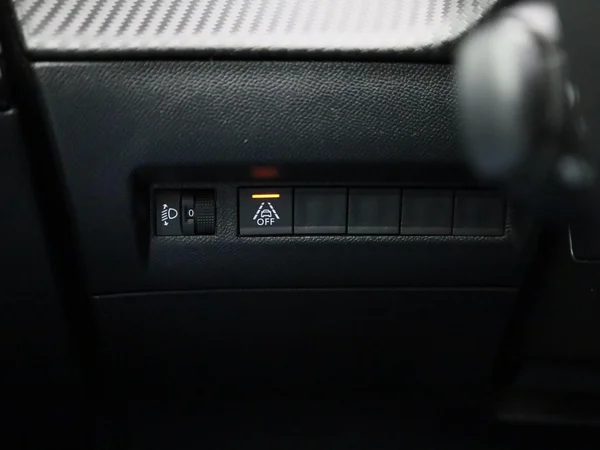Peugeot e-2008 (2022) — foto 18 van 42