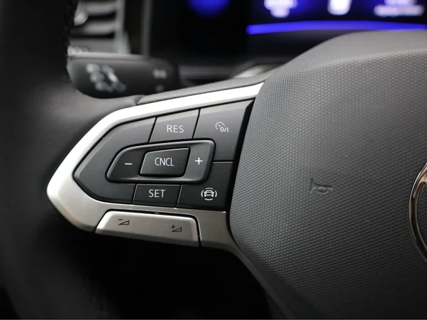 VOLKSWAGEN Polo (2022) — foto 6 van 19