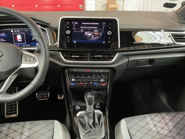 VOLKSWAGEN T-Roc (2024) — foto 3 van 22
