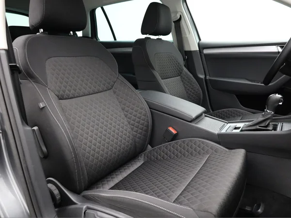 SKODA Superb Combi (2023) — foto 18 van 23