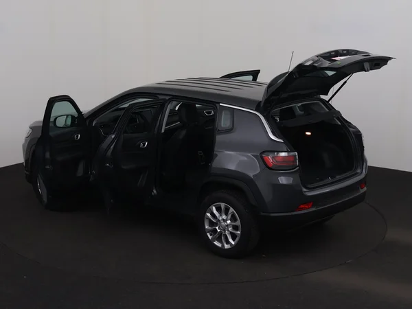 JEEP Compass (2024) — foto 28 van 29