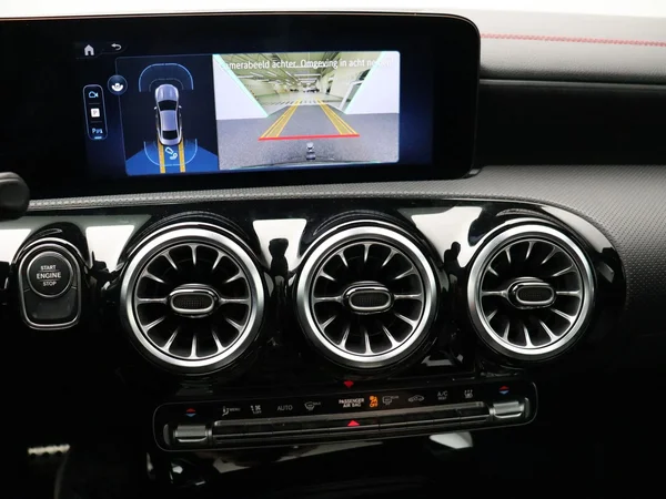 Mercedes-Benz CLA (2025) — foto 13 van 34