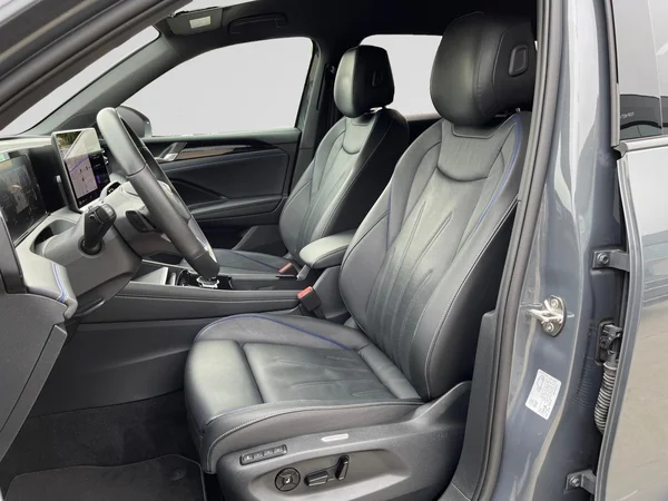 VOLKSWAGEN Tiguan (2025) — foto 18 van 22