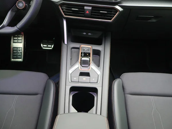 CUPRA Leon ST (2025) — foto 6 van 25