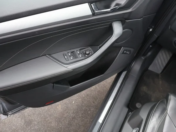 SKODA Kodiaq (2022) — foto 3 van 26