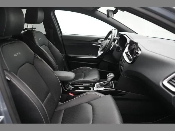 KIA Ceed (2023) — foto 9 van 29