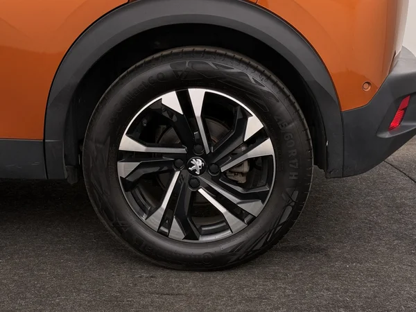 PEUGEOT e-2008 (2022) — foto 7 van 31