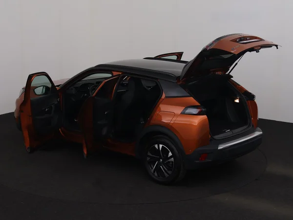 PEUGEOT e-2008 (2022) — foto 30 van 31