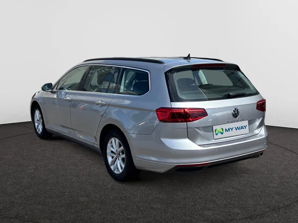 VOLKSWAGEN Passat Variant (2022) — foto 12 van 22