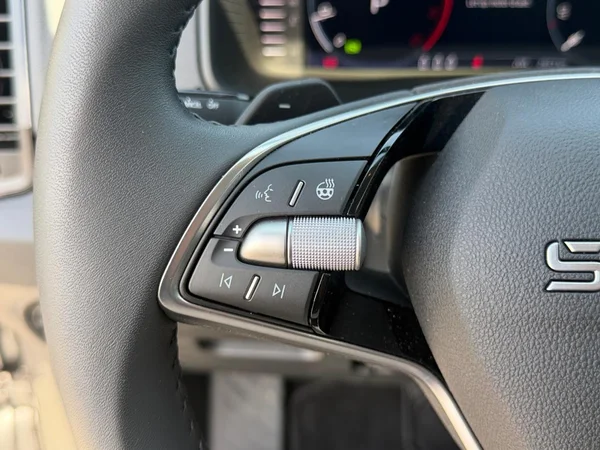 SKODA Karoq (2025) — foto 4 van 21