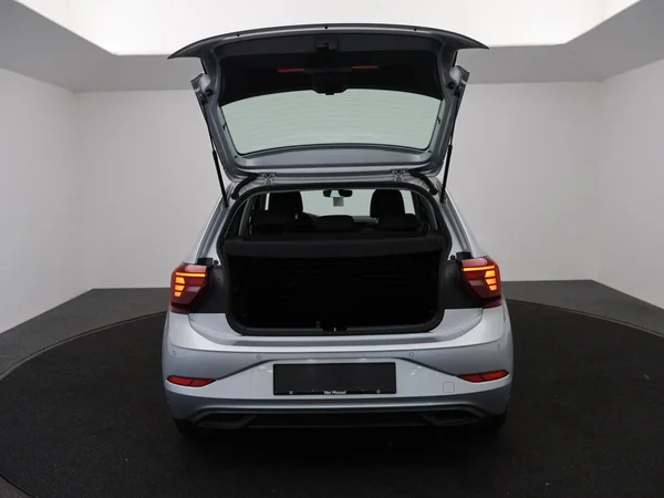 VOLKSWAGEN Polo (2023) — foto 19 van 28