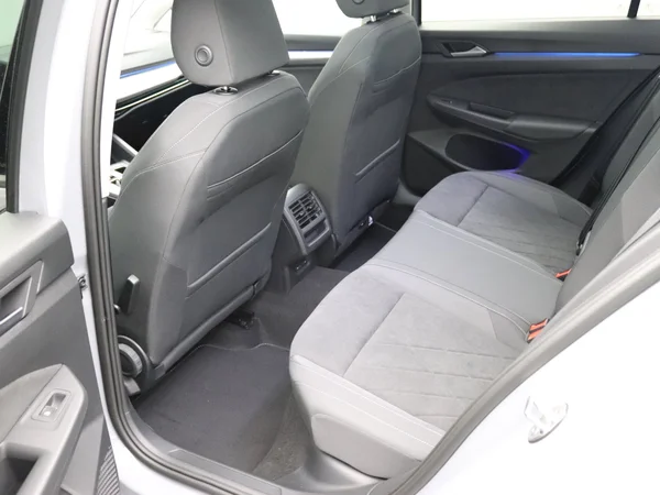 VOLKSWAGEN Golf VIII SW (2024) — foto 10 van 26