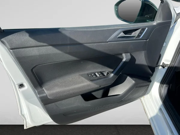 VOLKSWAGEN Taigo (2024) — foto 2 van 24