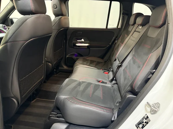 Mercedes-Benz GLB-180 (2021) — foto 20 van 31