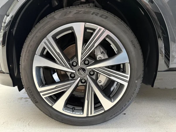 AUDI Q6 e-tron (2026) — foto 2 van 24