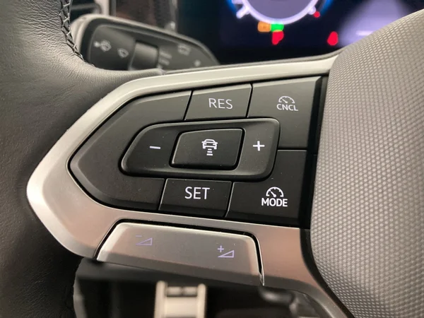 VOLKSWAGEN Tiguan (2025) — foto 10 van 36