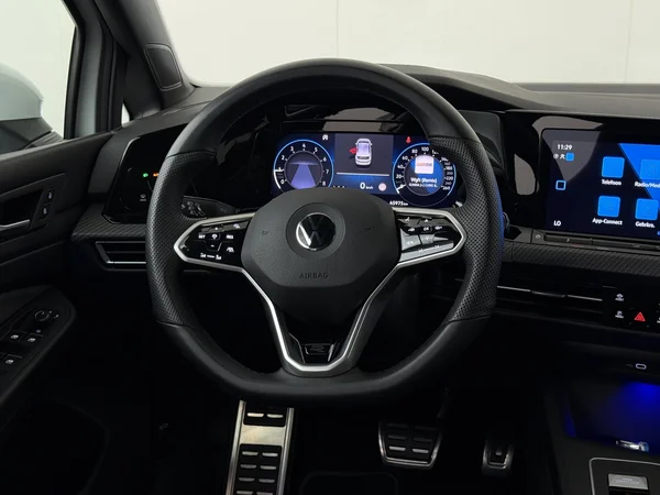 VOLKSWAGEN Golf (2022) — foto 14 van 28