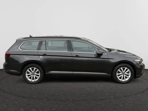 VOLKSWAGEN Passat Variant (2021) — foto 21 van 24