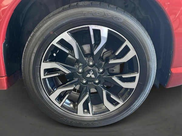 Mitsubishi Outlander (2018) — foto 18 van 21