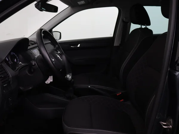 SKODA Fabia (2021) — foto 2 van 25