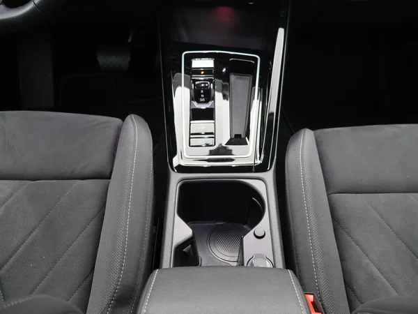 VOLKSWAGEN Golf VIII eHybrid (PHEV) (2024) — foto 7 van 25