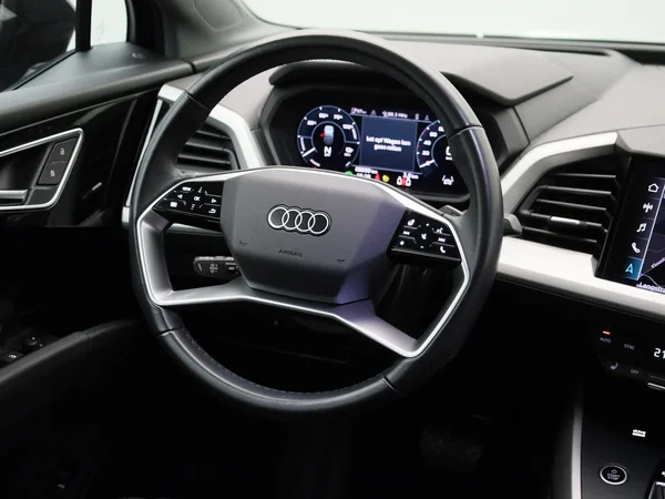 Audi Q4 Sportback e-tron (2023) — foto 2 van 52