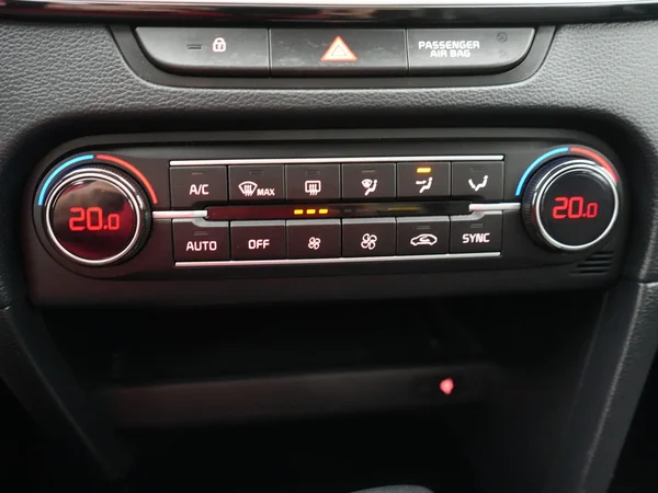 Kia cee'd (2024) — foto 9 van 21