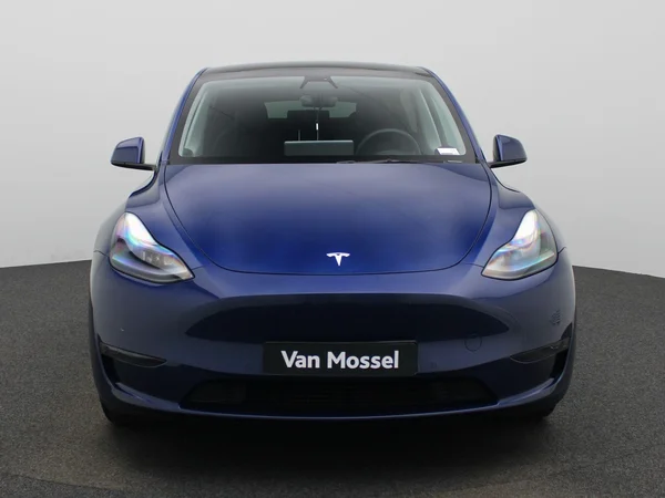 Tesla Model Y (2023) — foto 34 van 52