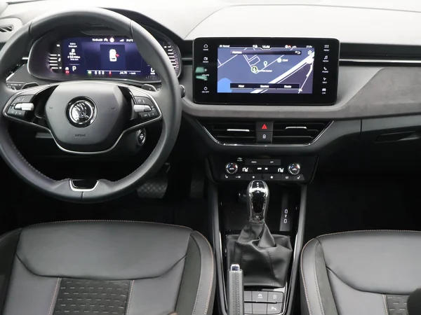 SKODA Kamiq (2024) — foto 3 van 21