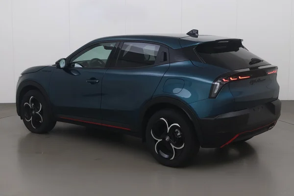 Alfa Romeo Junior (2025) — foto 12 van 18