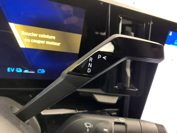 Renault Rafale E-TECH (HEV) (2026) — foto 8 van 24
