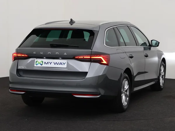 SKODA Octavia Combi (2024) — foto 12 van 19