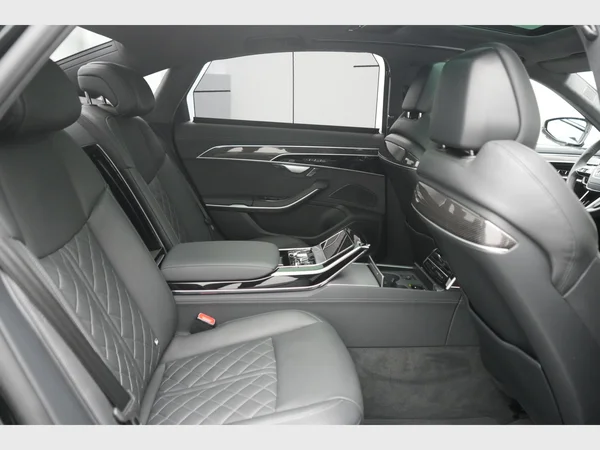 AUDI A8 Long PHEV (2024) — foto 21 van 43