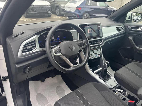 VOLKSWAGEN T-Roc Cabriolet (2023) — foto 18 van 22