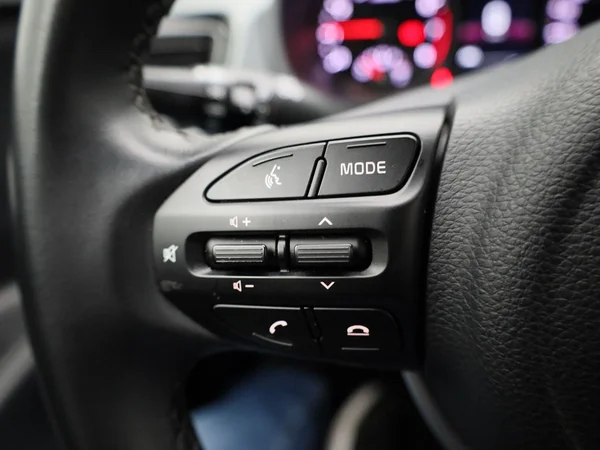 Kia Rio (2023) — foto 9 van 38