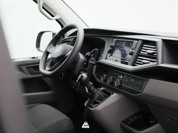 Volkswagen Transporter (2023) — foto 36 van 38
