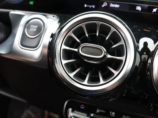 Mercedes-Benz EQB (2023) — foto 7 van 29