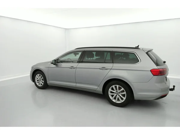 VOLKSWAGEN Passat Variant (2021) — foto 35 van 36