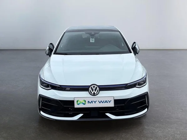 VOLKSWAGEN Golf VIII R (2025) — foto 28 van 33