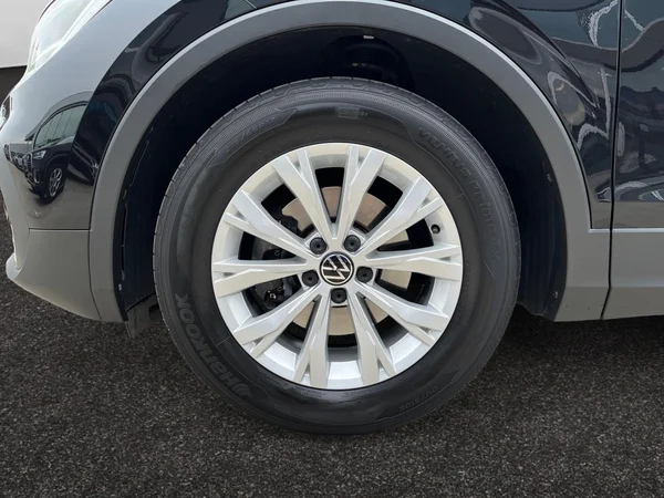 VOLKSWAGEN Tiguan (2022) — foto 14 van 22