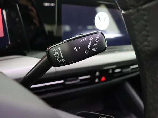 VOLKSWAGEN Golf (2024) — foto 15 van 27