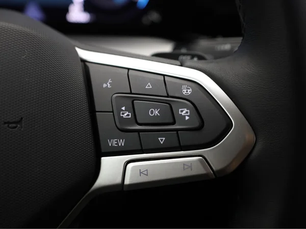 VOLKSWAGEN Golf VIII SW (2024) — foto 3 van 21