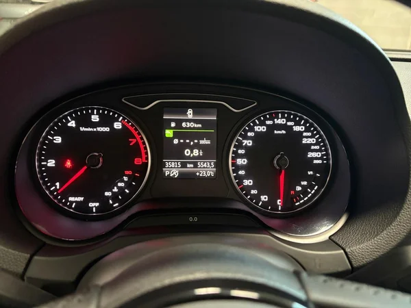 AUDI A3 Cabriolet (2016) — foto 4 van 17