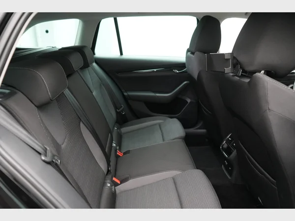 SKODA Octavia Combi (2024) — foto 29 van 29