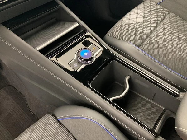 VOLKSWAGEN Tiguan (2025) — foto 15 van 33