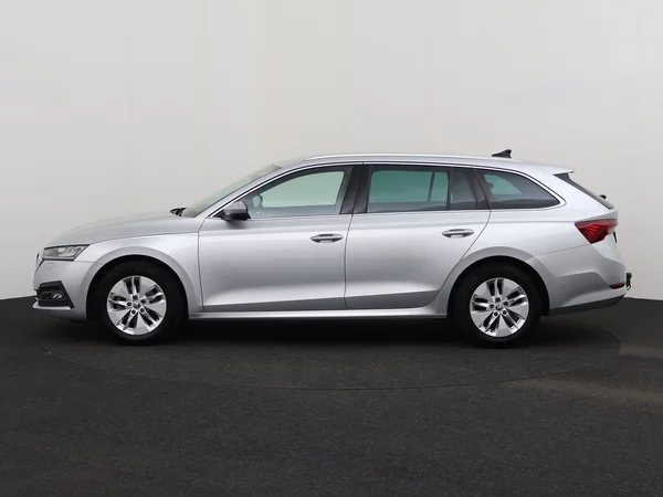 SKODA Octavia (2023) — foto 12 van 30