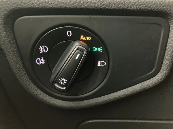 VOLKSWAGEN Touran (2020) — foto 18 van 36