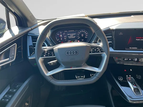 AUDI Q4 e-tron (2025) — foto 4 van 24