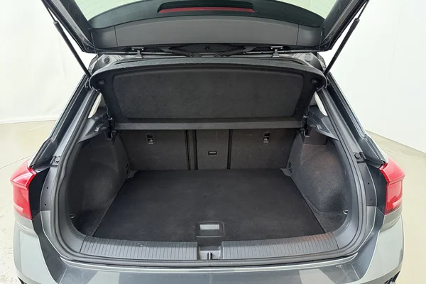 Volkswagen T-Roc (2019) — foto 17 van 21